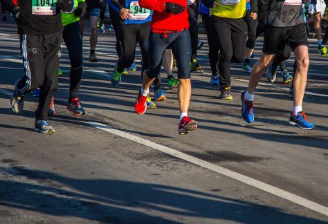 Coureurs sur la ligne de départ d'une course en Moselle, Grand Est – Événements sportifs mars 2025.